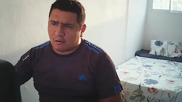 luis20212 online show from May 11, 10:40 pm