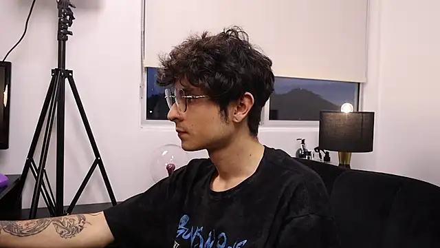 Tyler Blade online show from April 6, 11:16 pm