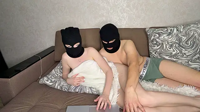 PamelaCouple  online show from April 9, 2:45 pm