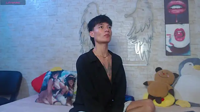 Alex latino  online show from April 4, 11:35 pm