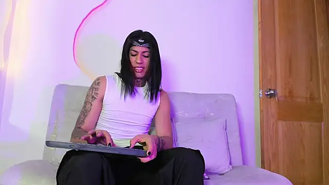 Aohomlester  online show from May 29, 1:54 pm