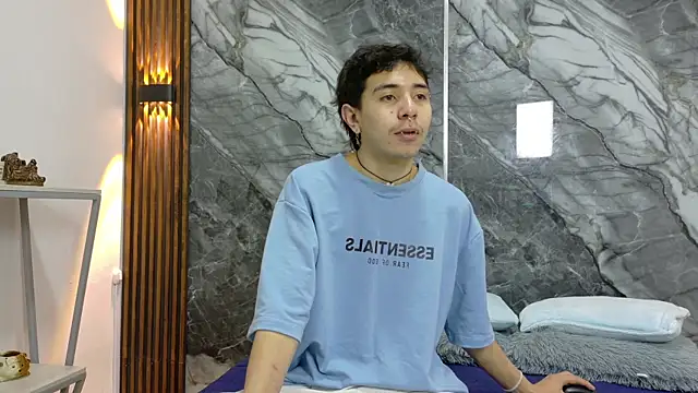 NoahWalker   online show from July 7, 11:25 am