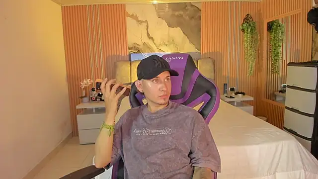 Owen Drake online show from May 2, 4:37 am