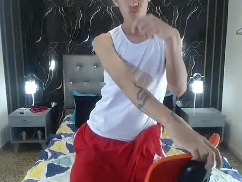 PhillipCox online show from May 30, 2:17 pm