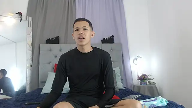 PhillipCox online show from June 6, 12:33 pm