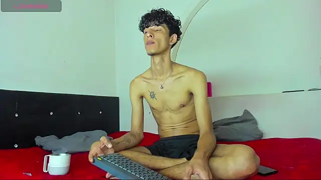 liammendoza98 online show from April 27, 12:02 pm