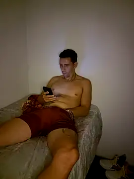 Leandro flores92 online show from May 3, 3:09 am