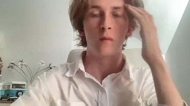 yourfemb0y online show from May 5, 1:57 pm