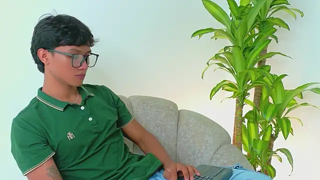 Iam erick online show from May 8, 8:31 pm