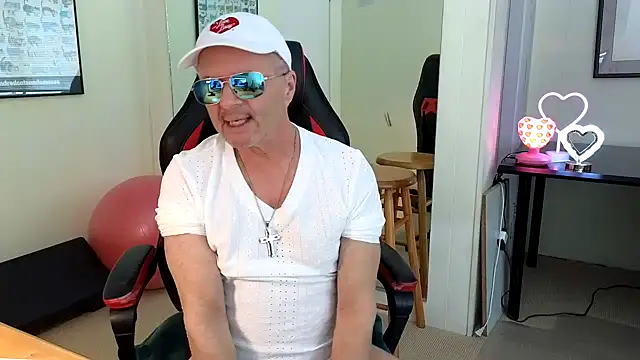 hotdadbod online show from February 3, 9:39 pm