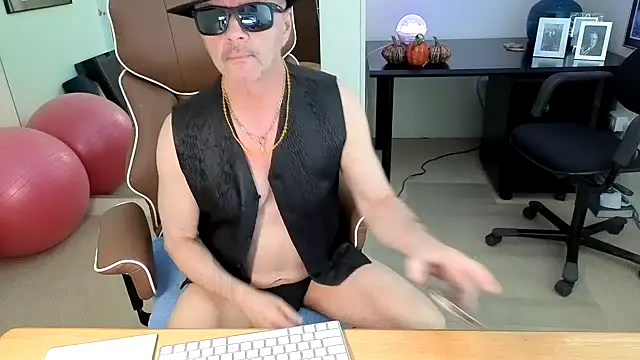 hotdadbod online show from November 15, 9:50 pm