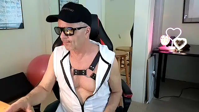 hotdadbod online show from February 1, 9:19 pm