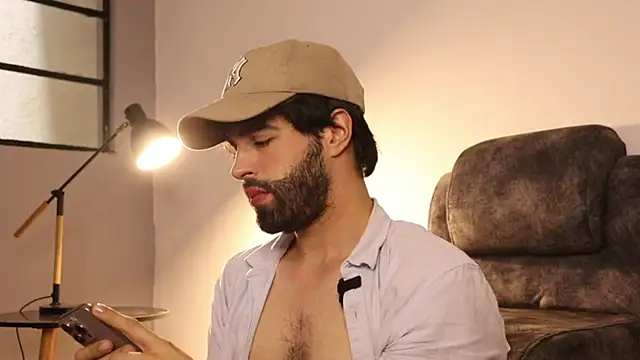 JuanMillano online show from May 21, 1:48 pm
