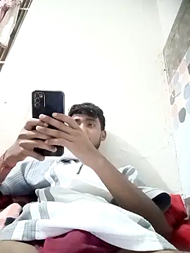 Umeshcr07 online show from May 12, 3:20 pm