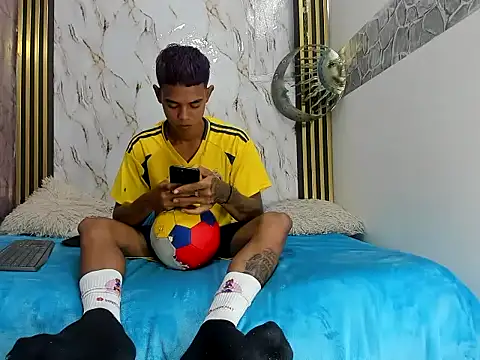 cute boy angelx18 online show from May 23, 6:13 pm