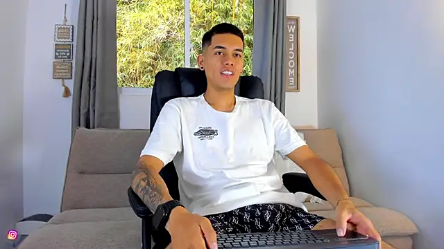 NickCopeer  online show from July 13, 1:02 pm