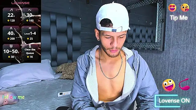 CHRIS GREY online show from July 15, 12:23 pm