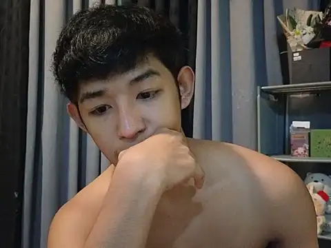 asiancuteguyyyy online show from May 24, 1:17 pm