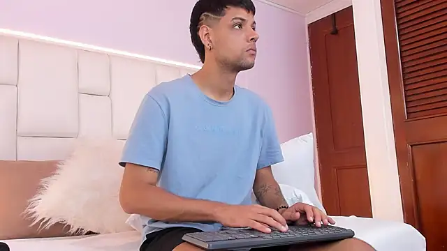 Clarentz online show from July 13, 5:59 pm