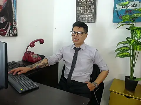 AquilesTaylor online show from June 24, 1:25 pm