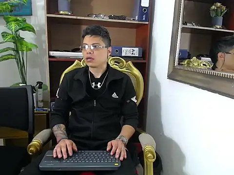 AquilesTaylor online show from June 26, 12:41 pm