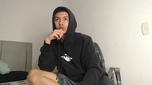 Owenn  blueee online show from July 3, 3:34 am