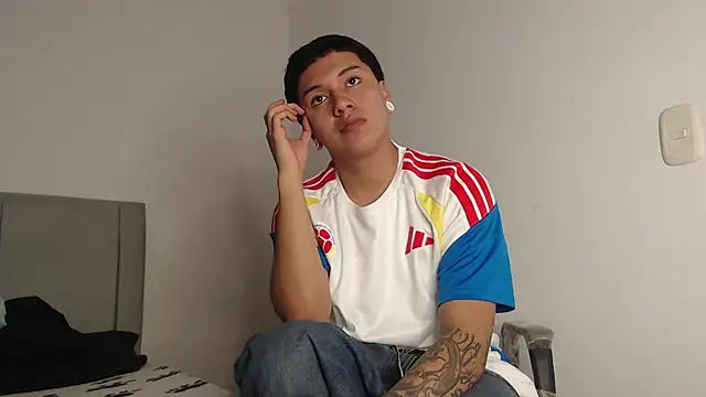 Owenn  blueee online show from July 4, 3:53 am