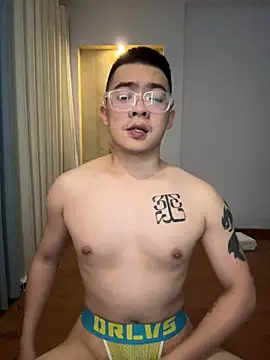 iamtobias online show from June 22, 7:18 pm