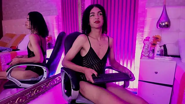 KyleeSmiith online show from July 13, 4:47 am