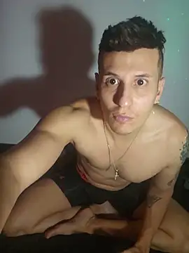 leocastro2920 online show from June 23, 5:01 am