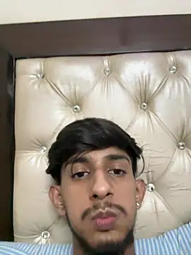 ronnnnn718 online show from June 17, 8:21 pm