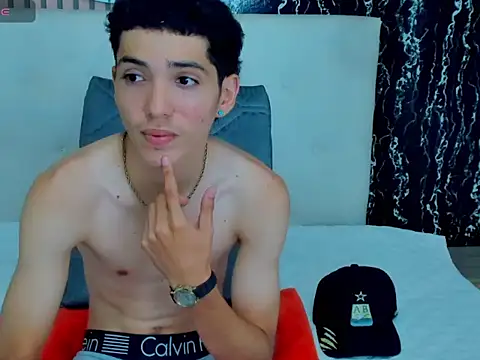 Enzoo Smith online show from July 21, 8:22 pm