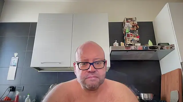 theitalianbear online show from July 24, 8:21 am
