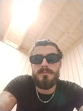squirlovee online show from August 5, 9:31 pm