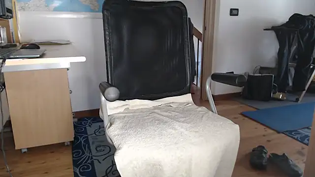 Snapshot of Serholmes chatting on October 12, 11:59 am Serholmes online show from October 12, 11:59 am