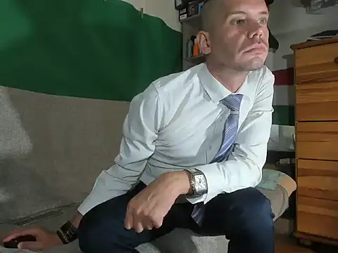 viraglaci18xh online show from October 18, 4:45 pm