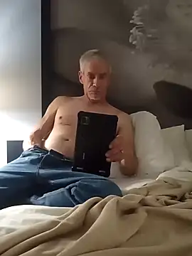 Snapshot of Biknight chatting on December 13, 8:26 pm Biknight online show from December 13, 8:26 pm