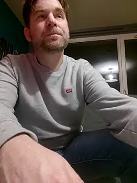 Snapshot of tom_sauwer chatting on October 25, 8:43 pm tom sauwer online show from October 25, 8:43 pm