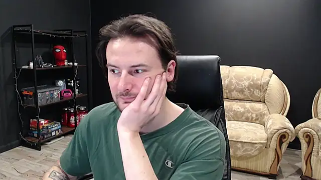 Snapshot of MihasikD chatting on January 12, 1:37 pm MihasikD online show from January 12, 1:37 pm