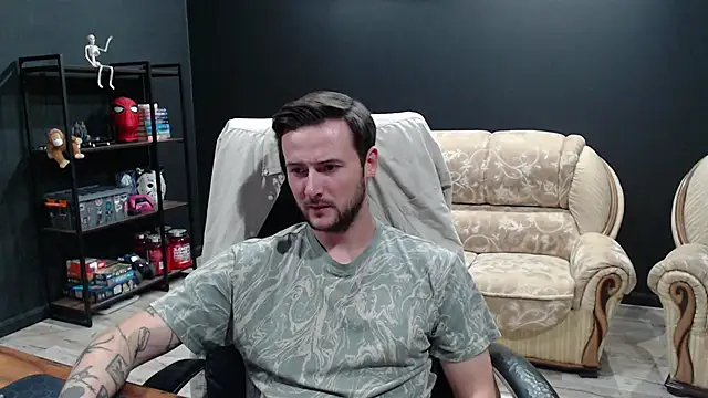 Snapshot of MihasikD chatting on October 6, 2:44 pm MihasikD online show from October 6, 2:44 pm