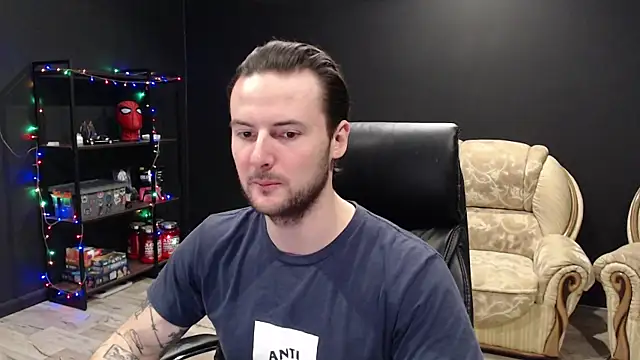 Snapshot of MihasikD chatting on January 8, 2:25 pm MihasikD online show from January 8, 2:25 pm