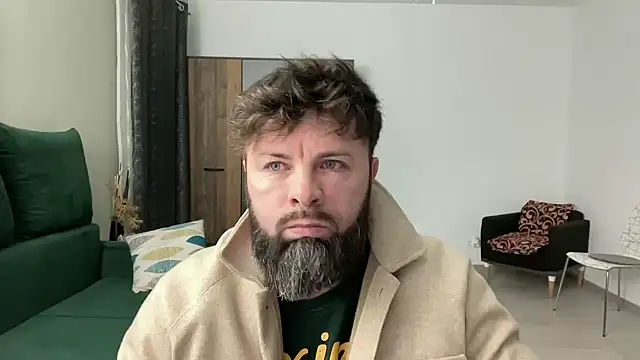 Snapshot of AlphaSparks chatting on February 13, 3:39 am AlphaSparks online show from February 13, 3:39 am