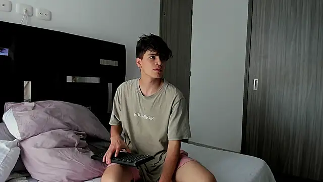 Snapshot of Dimitrixxx__ chatting on February 6, 2:04 pm Dimitrixxx   online show from February 6, 2:04 pm