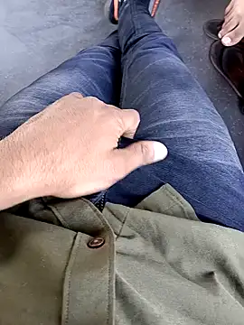 Snapshot of Babyucum4me chatting on December 7, 8:11 am Babyucum4me online show from December 7, 8:11 am