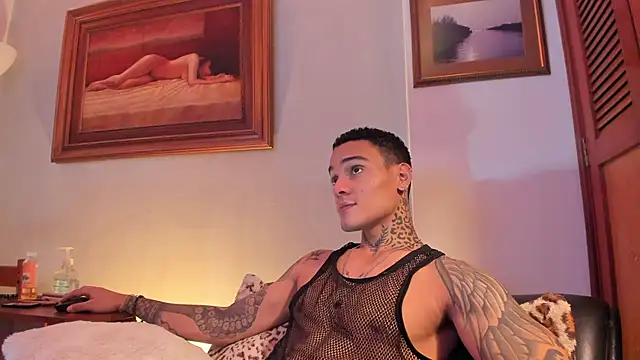 Snapshot of ImDominike chatting on February 8, 10:40 pm ImDominike online show from February 8, 10:40 pm