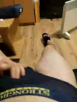 Snapshot of MrNoBoDy000 chatting on December 30, 7:04 am MrNoBoDy000 online show from December 30, 7:04 am