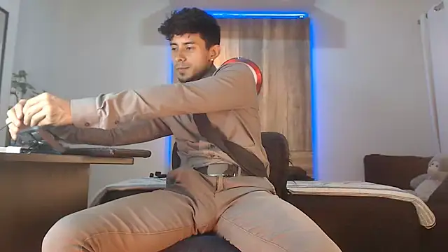 Andrew 4  online show from October 30, 1:08 am