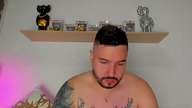 Snapshot of camilo_restrepo21 chatting on October 23, 2:15 am camilo restrepo21 online show from October 23, 2:15 am