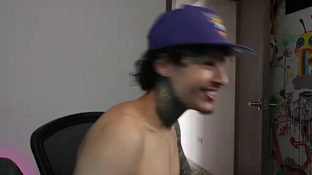 trieone online show from March 13, 3:19 pm