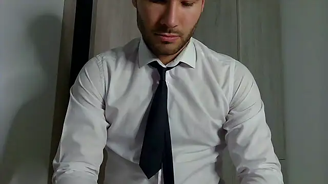 Snapshot of Justynn1 chatting on February 28, 2:20 am Justynn1 online show from February 28, 2:20 am